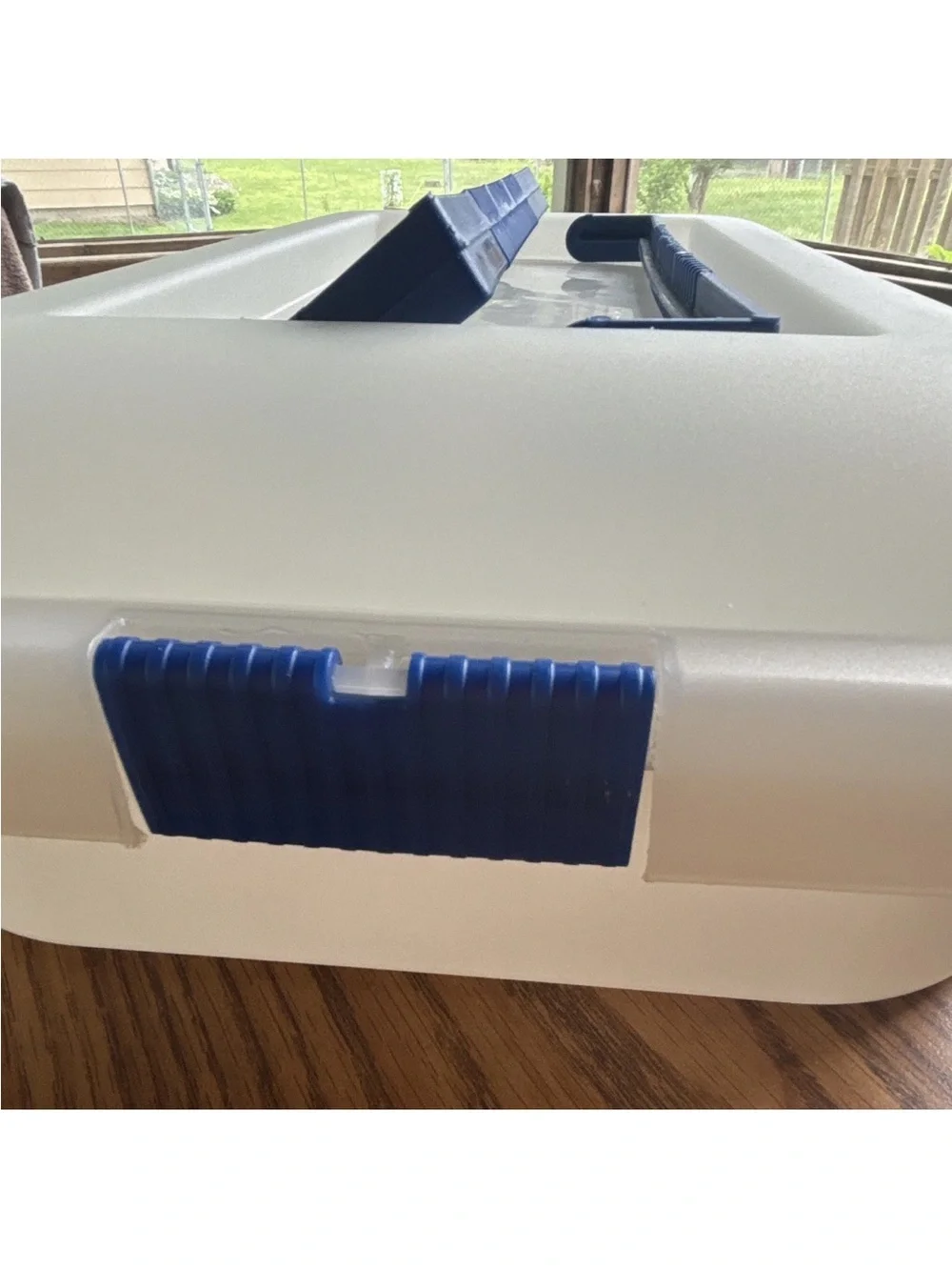 Mainstays White Cake Carrier with Blue Accent Handle